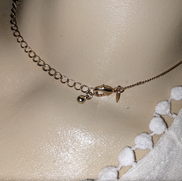 Earring and necklace set - Picture 4 of 6